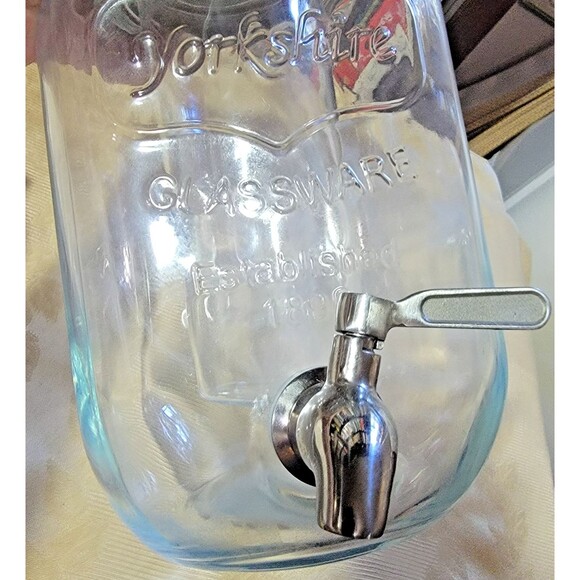 Yorkshire Glassware 2 Gal Cold Beverage Dispenser with Spigot & Center Ice Block - Picture 7 of 15